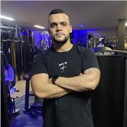 Professor de educação física. Formado. Com ampla experiência com treinamento funcional